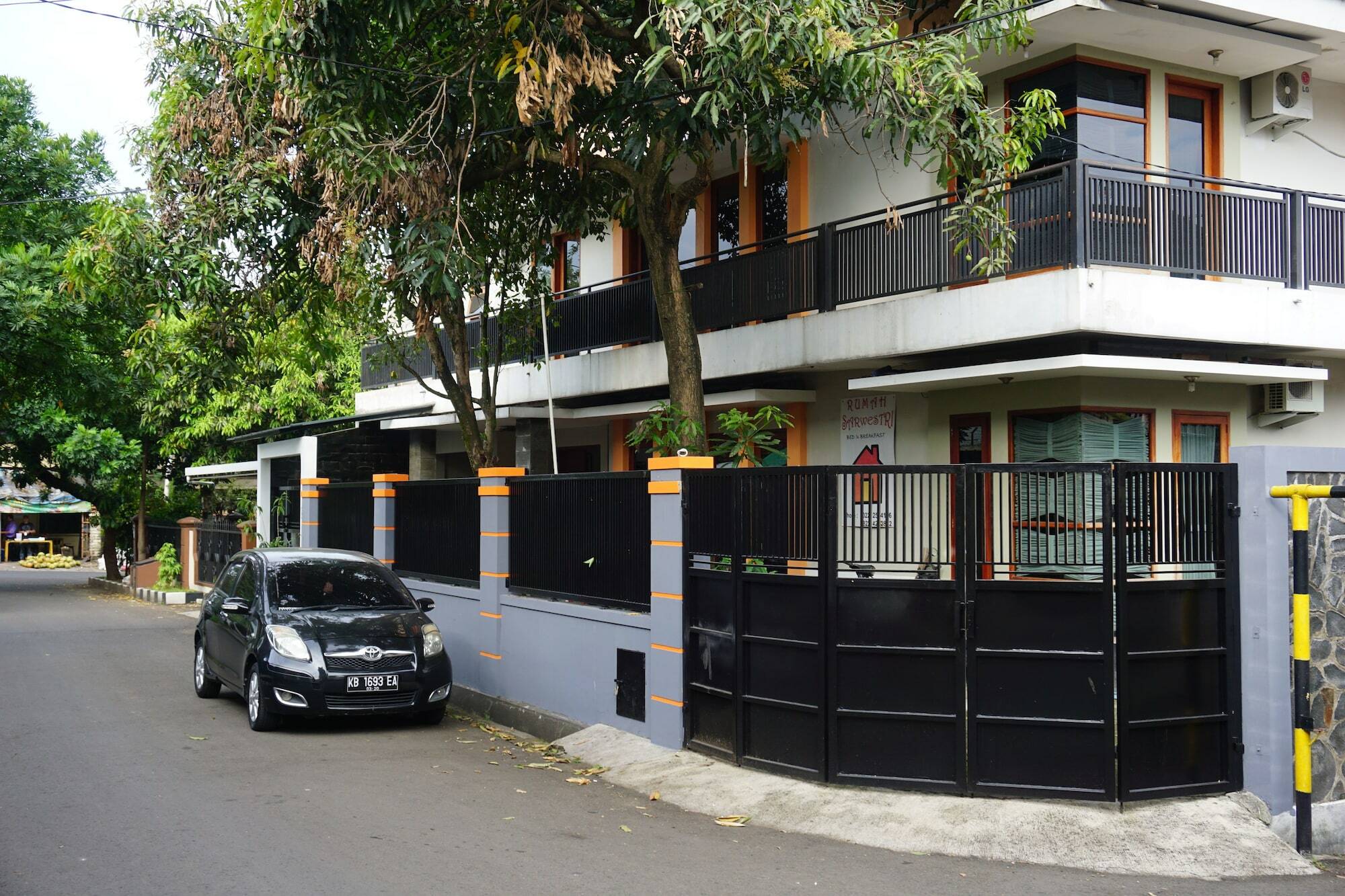 Hotel Rumah Sarwestri Bandung Zewnętrze zdjęcie